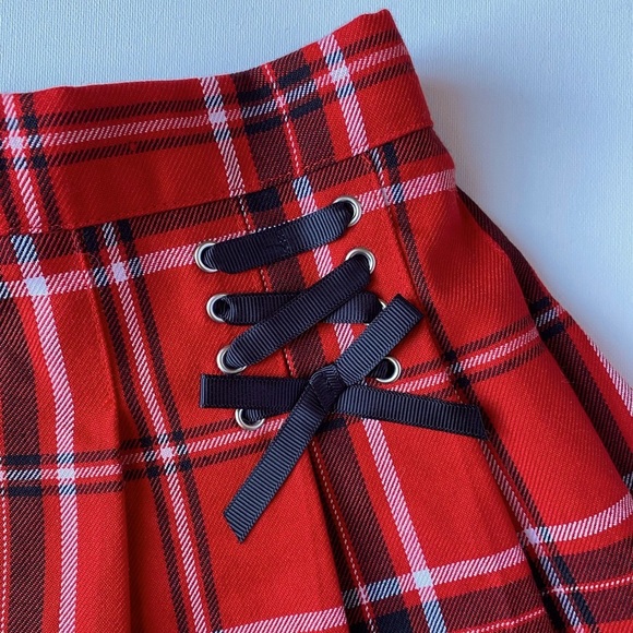 New red tartan plaid skirt. - Picture 2 of 3